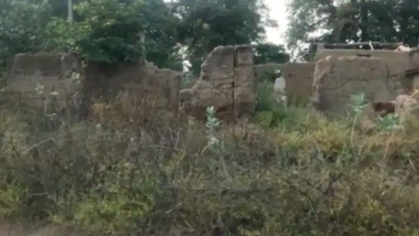 400 की जगह गांव में बचे सिर्फ 4 लोग 400 की जगह गांव में बचे सिर्फ 4 लोग