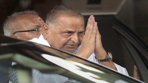 मुलायम की दबंगई की पहली घटना