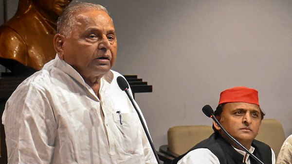 मुलायम सिंह यादव के नाम पर जमा है इतना रुपया 