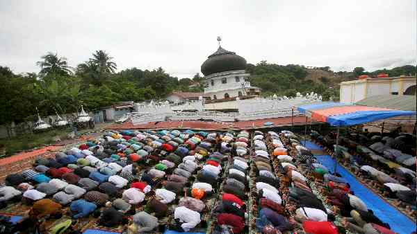 मस्जिदों पर क्यों लग सकती है बड़ी पाबंदी ? मस्जिदों पर क्यों लग सकती है बड़ी पाबंदी ?