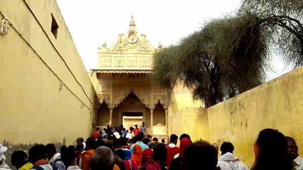 रासलीला देखने वाला या तो पागल हो गए या उसकी हो गई मौत रासलीला देखने वाला या तो पागल हो गए या उसकी हो गई मौत