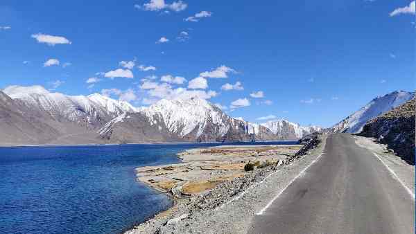 क्यों महत्वपूर्ण है पैंगोंग झील तक सड़क निर्माण ? क्यों महत्वपूर्ण है पैंगोंग झील तक सड़क निर्माण ?
