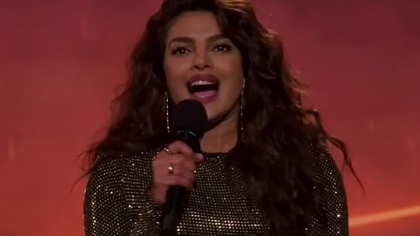 प्रियंका चोपड़ा ने उड़ाया पति Nick Jonas का मजाक