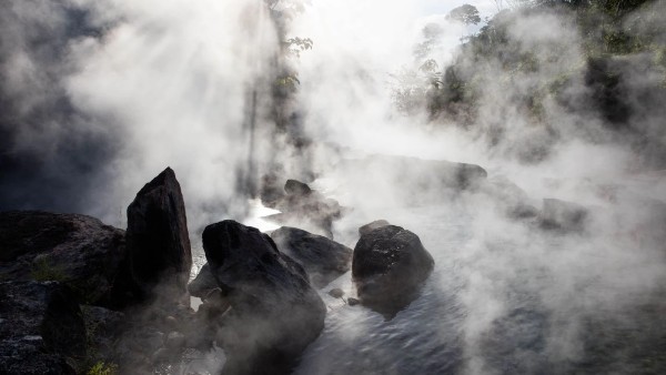 दुनिया की सबसे बड़ी थर्मल नदी