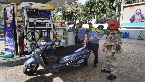 पेट्रोल-डीजल के और भी घट सकते हैं दाम अगर......गडकरी