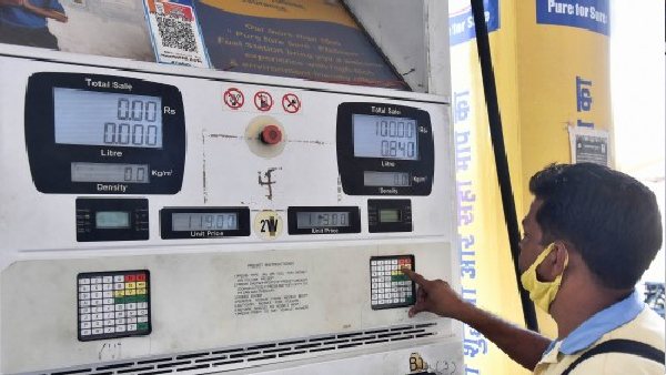 सोशल मीडिया पर लोगों ने लिए मजे