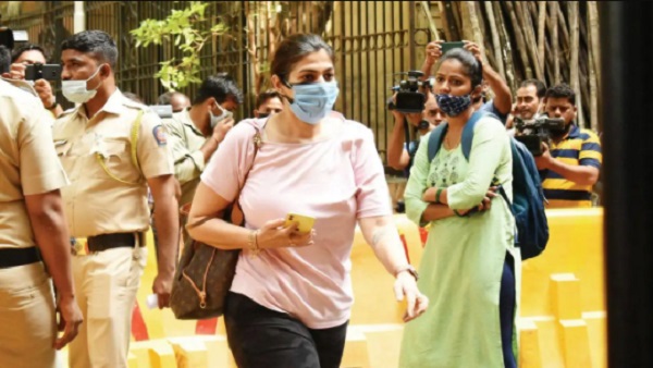 दावा- शाहरुख की मैनेजर से आर्यन को छोड़ने 50 लाख लिए गए थे