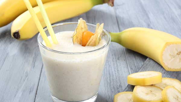 केले के साथ नारियल पानी 