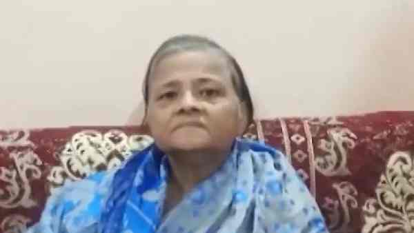 25 वर्षों से रिक्शा वाले का परिवार रहा है साथ