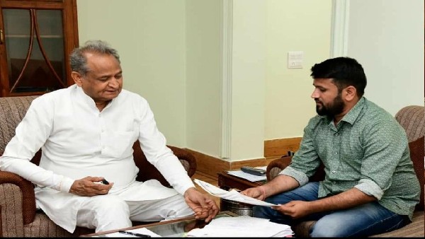 बड़ा बनता जा रहा युवाओं का ये प्रदर्शन