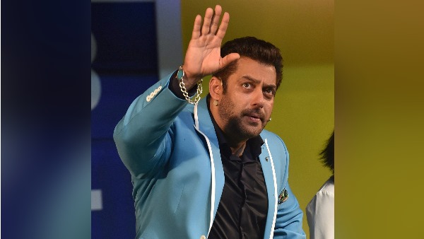 बेहद खुश दिखाते हैं पर अंदर से अकेले हैं