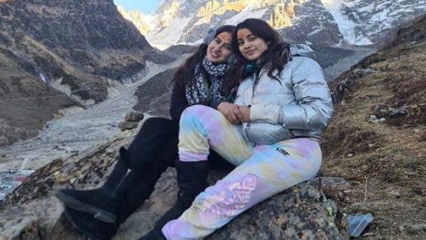 सारा और जाह्नवी को एक साथ पूजा करते देख लोग बोले- इसे कहते हैं संस्कार 