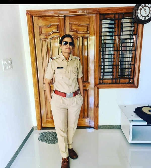 10 लाख रुपए में डील कर ली 10 लाख रुपए में डील कर ली