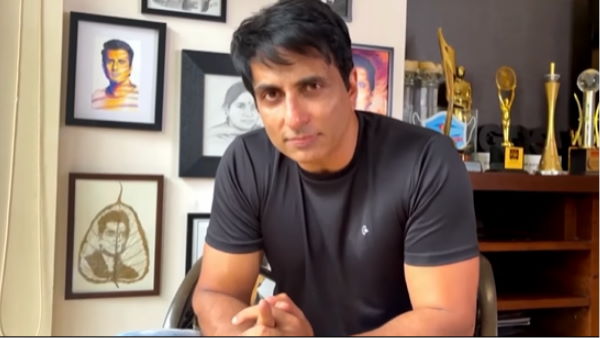 क्या है सोनू सूद के वीडियो में