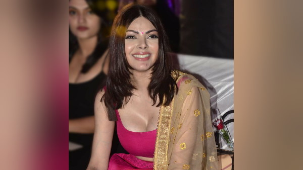 'तिलक लगाने पर झिझक महसूस होती थी'