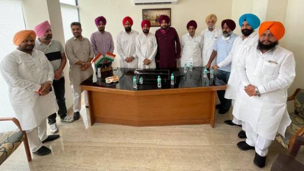 पंजाब कांग्रेस की बढ़ रही मुश्किलें