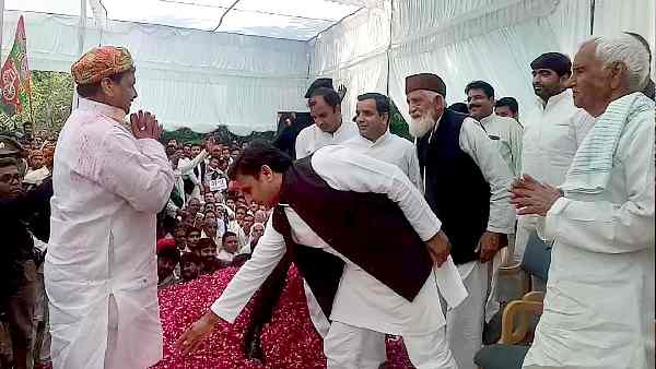 केंद्रीय मंत्री अजय मिश्रा की बर्खास्तगी की मांग केंद्रीय मंत्री अजय मिश्रा की बर्खास्तगी की मांग