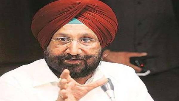 कैप्टन को बैकफुट पर लाने की कोशिश कैप्टन को बैकफुट पर लाने की कोशिश