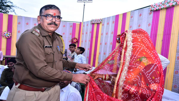 मदनलाल प्रजापत कई साल से बना रहे थाना मदनलाल प्रजापत कई साल से बना रहे थाना