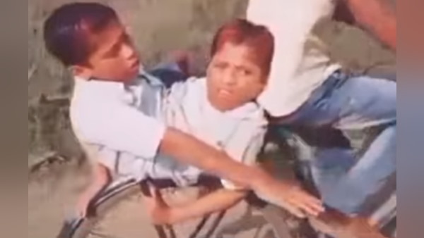  दोनों के दो सिर, चार हाथ और दो पैर थे