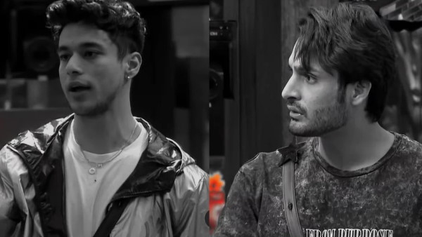 उमर ने प्रतीक पर फेंका कीचड़