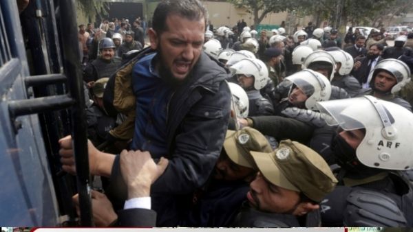 इमरान सरकार की नाक में दम