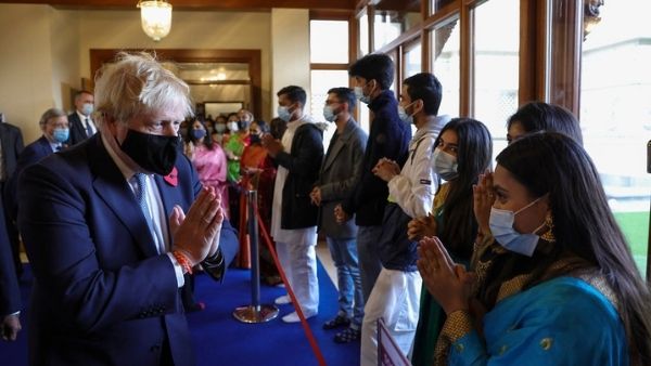 स्वयंसेवकों से मुलाकात