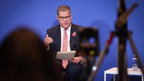 गीता पर हाथ रखकर शपथ