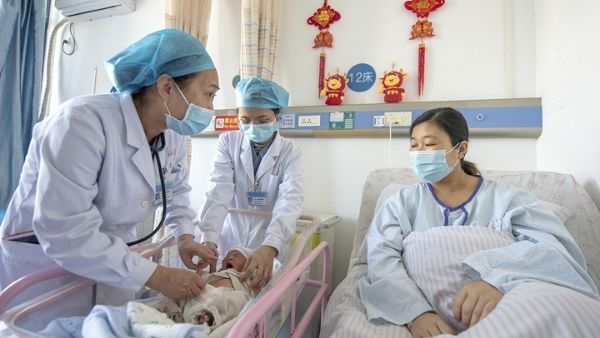 घटते जन्मदर से टेंशन में सरकार