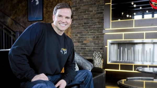 कई महिलाओं के लिए खरीदे घर