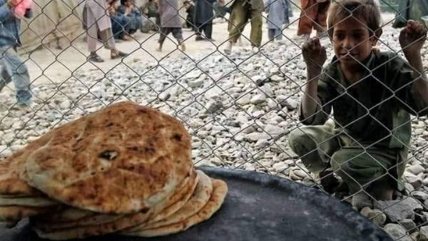 'बच्चे को भूख से रोते कैसे देखें'