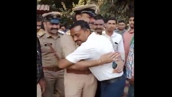 लोगों का प्यार और सम्मान पाकर एसआई के आंस से निकले आंसू