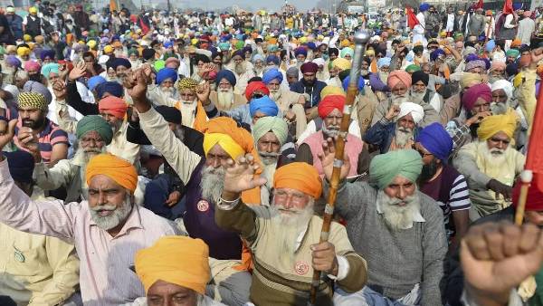 'टोल प्लाजा पर बहाल हों पुराने रेट'