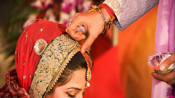 मोहल्ले में रहने वाले युवक से चल रहा था अफेयर