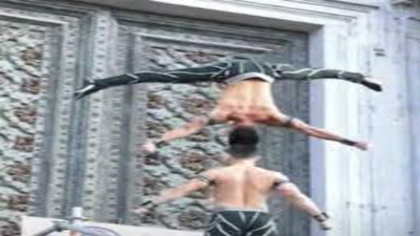 गजब के संतुलन के साथ 53 सेकंड में चढ़ गया 100 सीढ़ियां