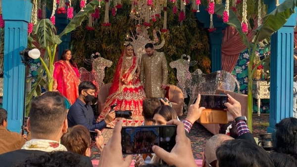 पारिवारिक पुरोहित कराएंगी शादी