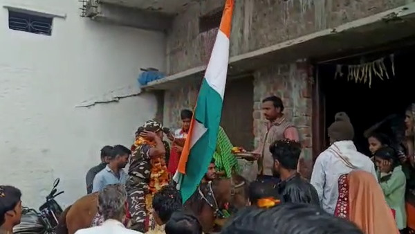 बेटी की उपलब्धि पर जश्न मनाया