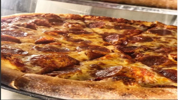 ऐसे बनता है मशीन से पिज्जा