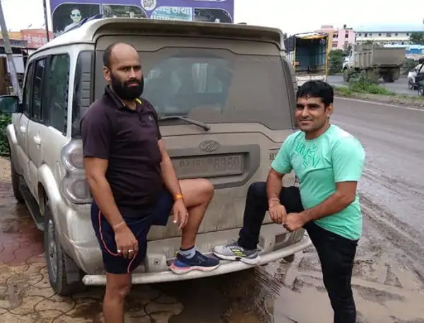 हत्या के बाद छिपता रहा