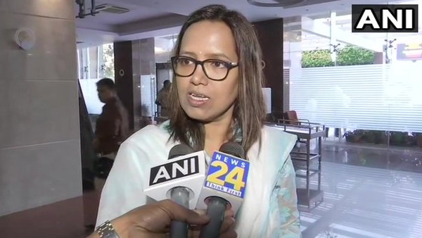 Maharashtra Schools May Be Shut Again If Omicron Cases Rise: education min Varsha Gaikwad Maharashtra Schools May Be Shut Again If Omicron Cases Rise: education min Varsha Gaikwad
