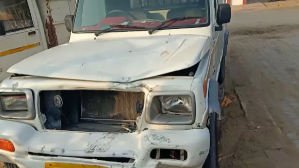 बाइक टक्कर के बाद चकनाचूर हो गई बाइक टक्कर के बाद चकनाचूर हो गई