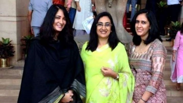  पत्नी मधुलिका रावत की भी मौत