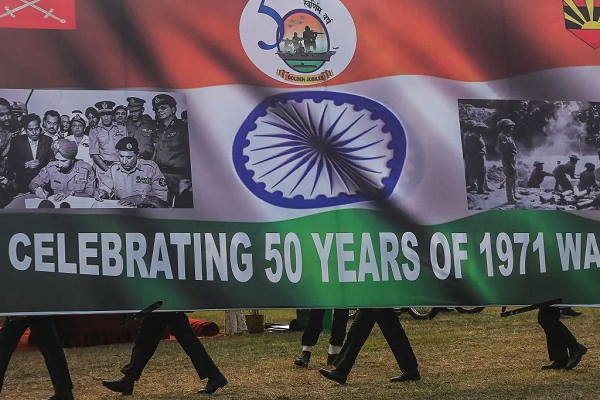 दुनिया ने सबसे बड़ा आत्मसमर्पण देखा दुनिया ने सबसे बड़ा आत्मसमर्पण देखा