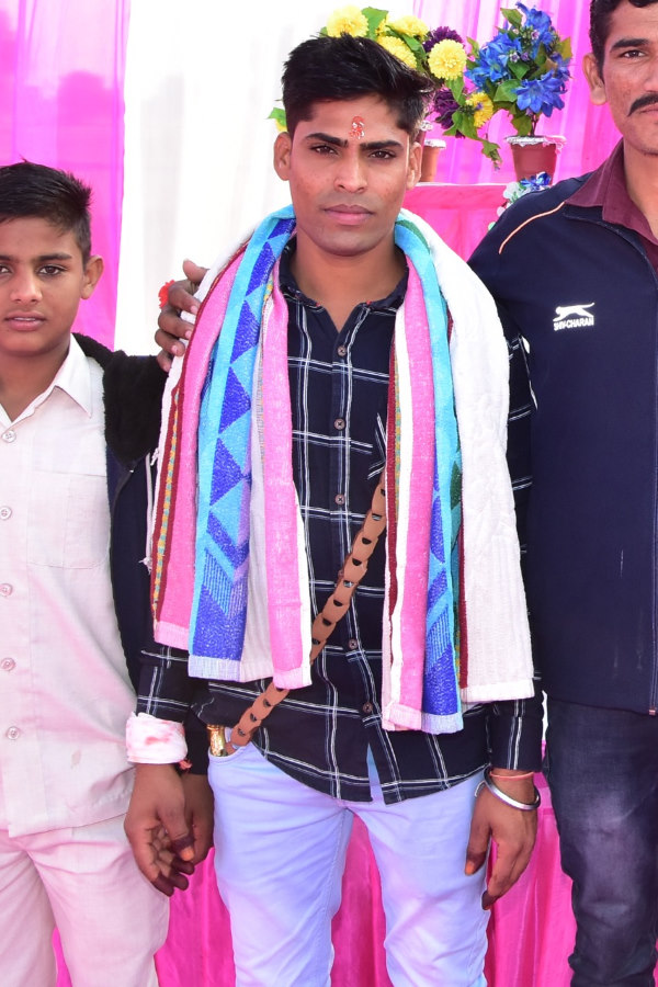 रवि की लव स्टोरी का खुलासा रवि की लव स्टोरी का खुलासा