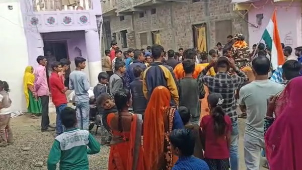  तीसरे नंबर की बेटी है संध्या