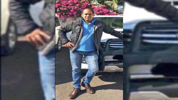 कार में सफर करने वाला तस्कर बाइक पर आ गया