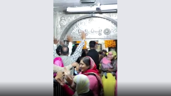  तीन गार्डों की सेवा समाप्त