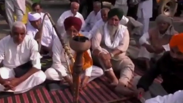 आंदोलन को अभी सिर्फ स्थगित किया गया