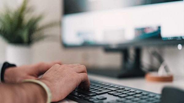 कंपनी के कर्मचारी कहीं से भी कर सकेंगे काम