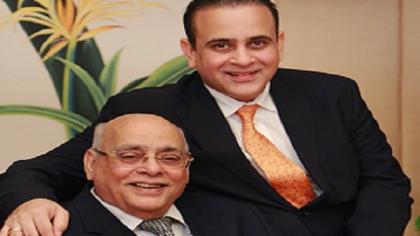 दो बच्चे नव्य और अगस्तया 